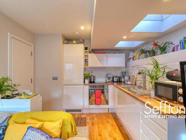 Apartment for sale in Lakenham, East Bank