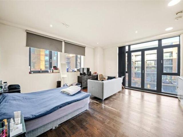 Apartment for sale in Cowley, Greater London