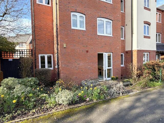 Apartment for sale in Cliff Hill, Green Close