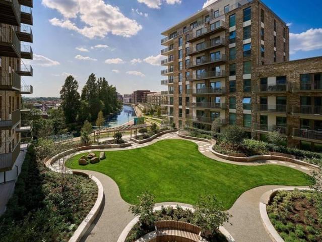 Apartment for sale in Alperton, Greater London