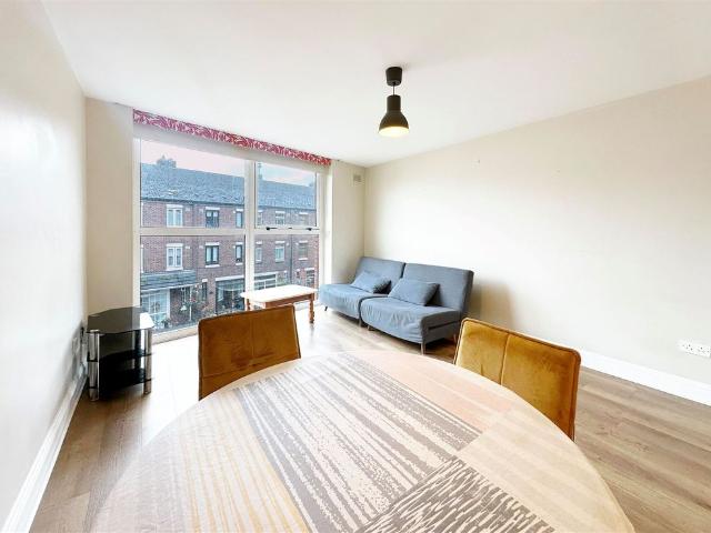 Apartment to rent in Bluebell, North Tipperary