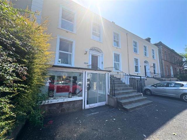 Apartment to rent in Glasthule