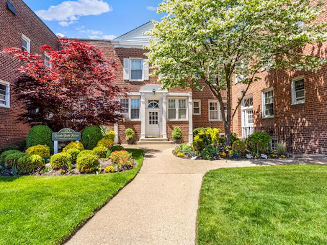 Apartment for sale in Nassau, New York