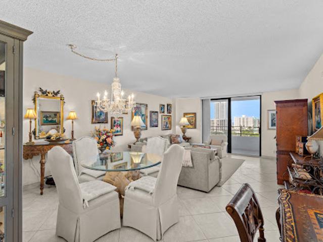 Apartment for sale in Hallandale, Florida