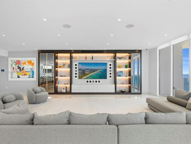 Apartment for sale in Bal Harbour, Florida