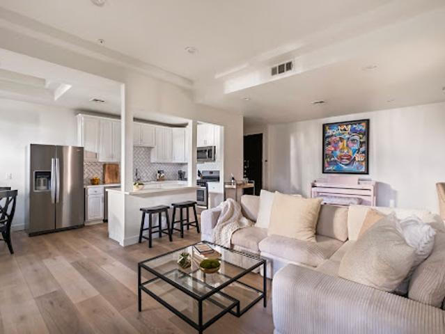 Apartment for sale in Canoga Park, California