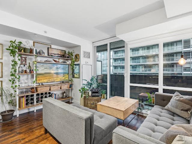 Apartment for sale in Woburn, Ontario