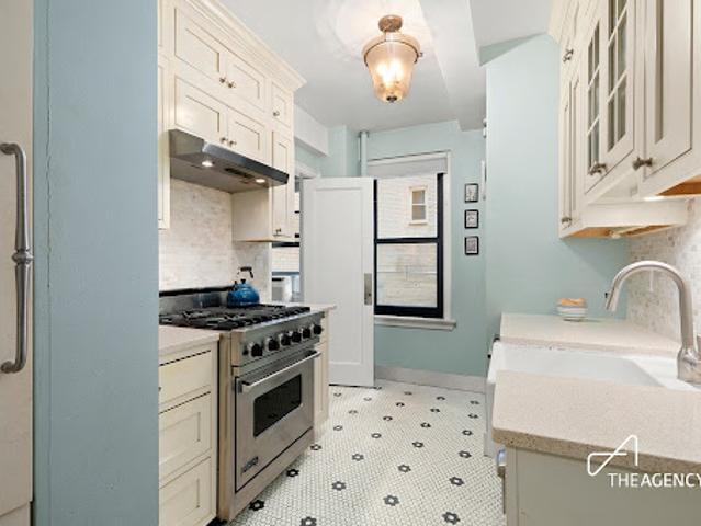 Apartment for sale in Arverne, New York