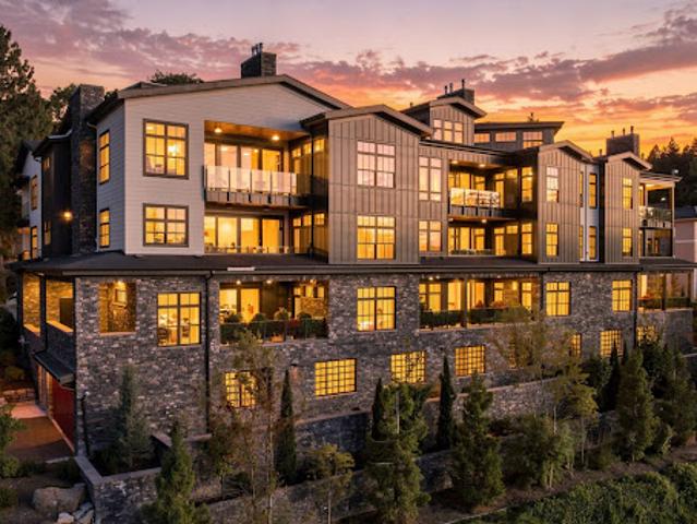 Apartment for sale in Lake Oswego, Clackamas County