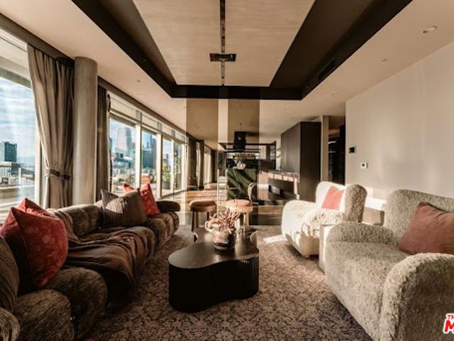Apartment for sale in Canoga Park, California
