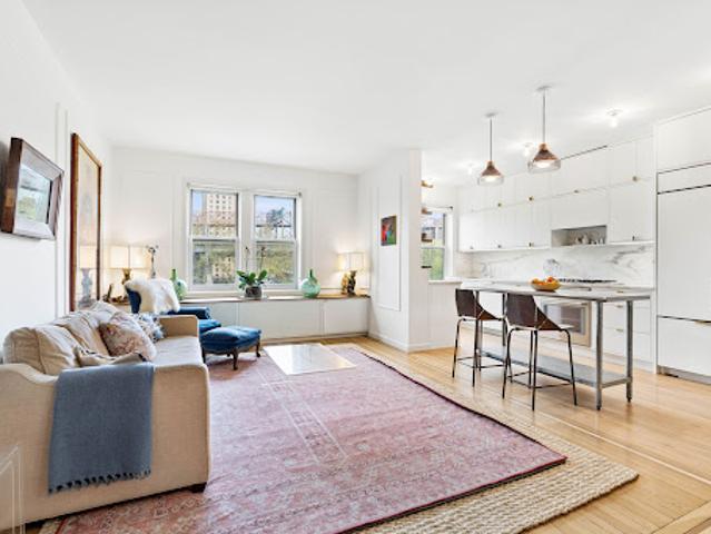 Apartment for sale in Arverne, New York