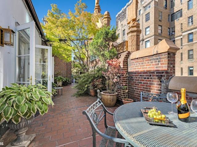 Apartment for sale in Arverne, New York