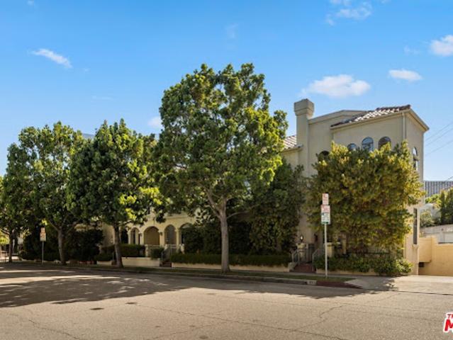 Apartment for sale in Beverly Hills, California