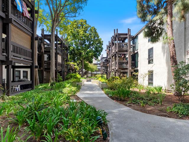Apartment for sale in Canoga Park, California