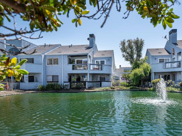 Apartment for sale in San Mateo, California