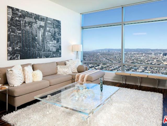 Apartment for sale in Canoga Park, California
