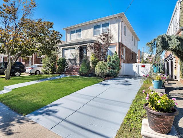 Apartment for sale in Queens, Arverne