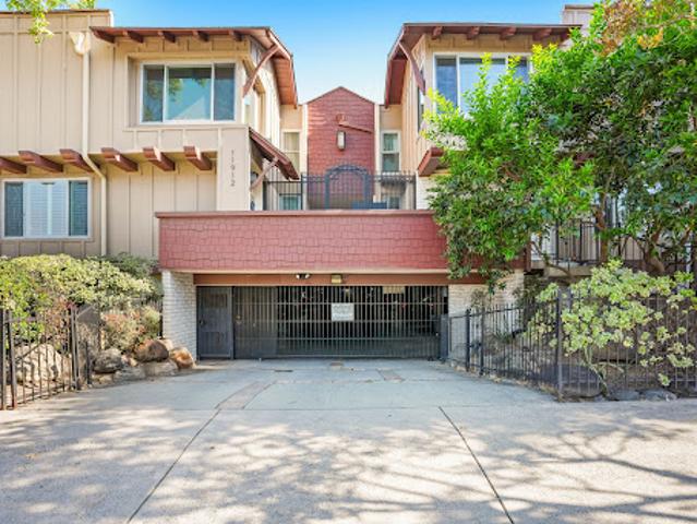 Apartment for sale in Canoga Park, California