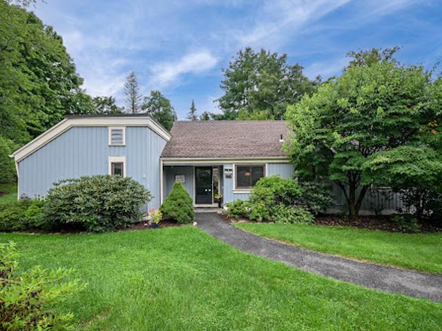 Apartment for sale in Southbury, Naugatuck Valley Planning Region