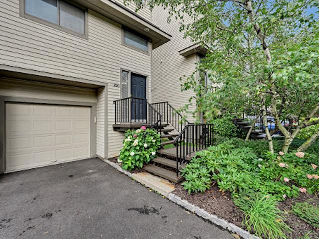 Apartment for sale in Cos Cob, Connecticut