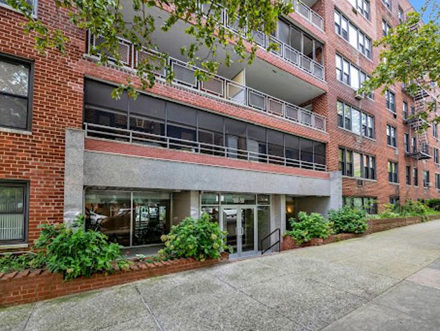 Apartment for sale in Forest Hills