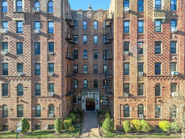 Apartment for sale in Queens, Arverne