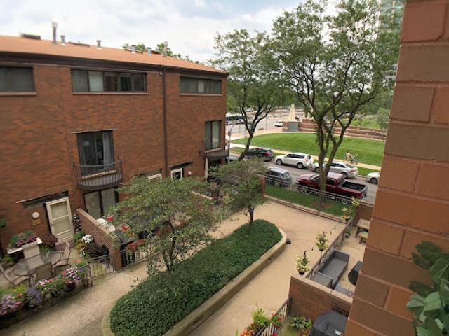 Apartment for sale in Chicago, Illinois