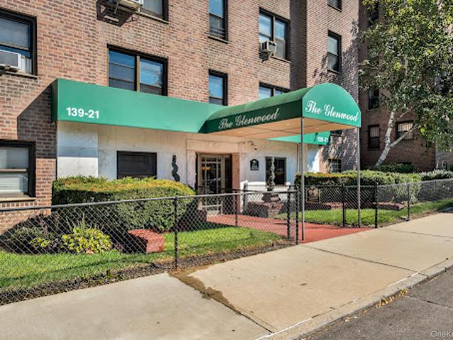 Apartment for sale in Arverne, New York