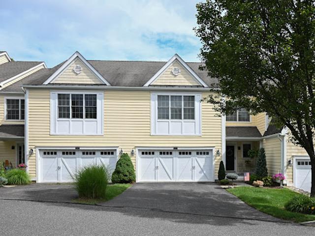 Apartment for sale in Brookfield, Connecticut