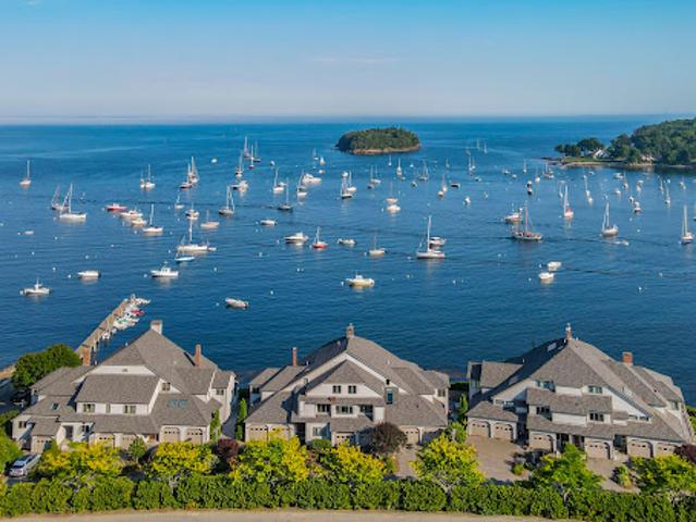 Apartment for sale in Camden, Maine