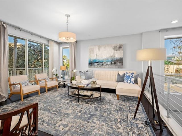 Apartment for sale in Irvine, California