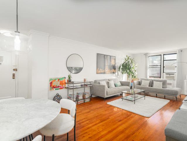 Apartment for sale in Forest Hills, New York