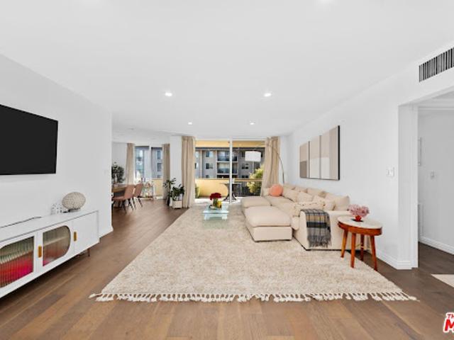 Apartment for sale in Canoga Park, California