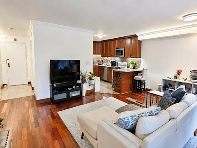 Apartment for sale in Edgewater, New Jersey