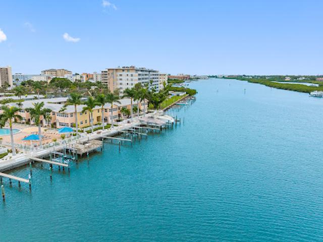 Apartment for sale in Indian Shores, Pinellas County