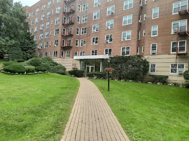 Apartment for sale in City of Yonkers, Westchester County
