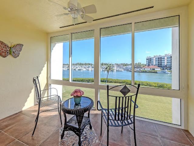 Apartment for sale in Canoga Park, California