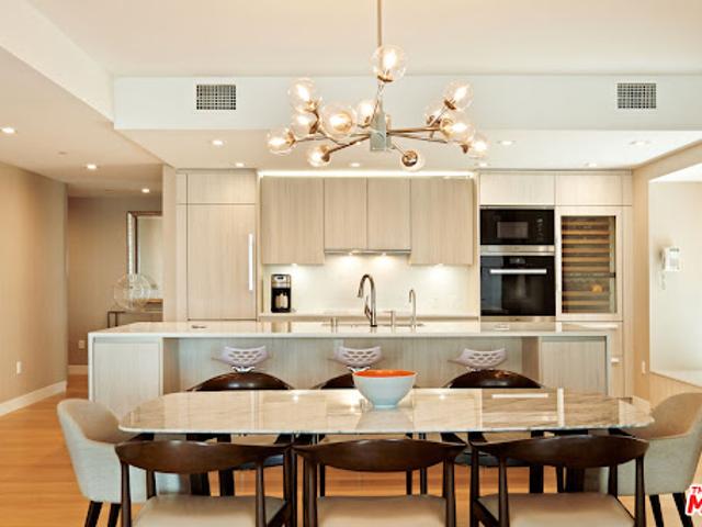 Apartment for sale in Canoga Park, California