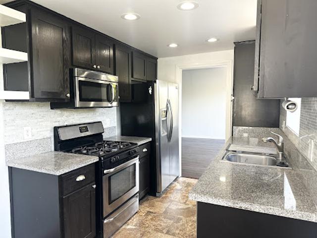 Apartment for sale in Canoga Park, California