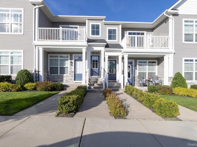 Apartment for sale in Centereach, New York