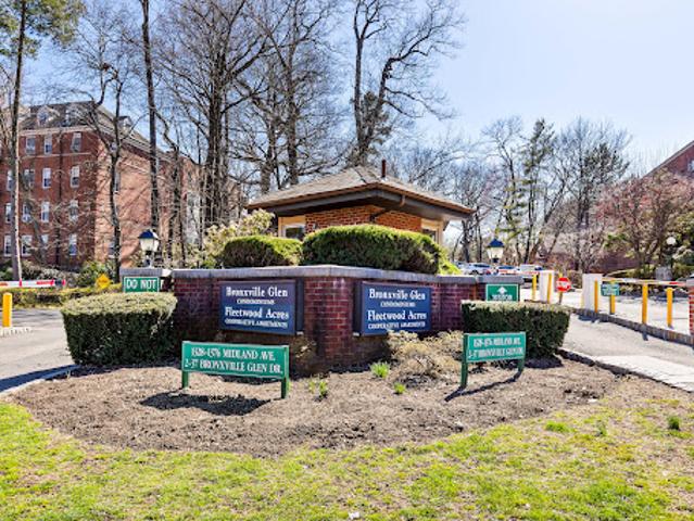 Apartment for sale in Glenwood, New York