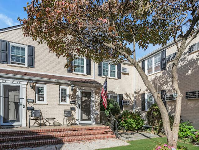 Apartment for sale in Queens, Arverne