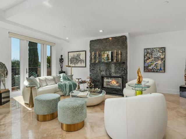 Apartment for sale in Beverly Hills, California