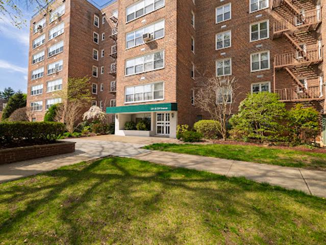 Apartment for sale in Arverne, New York
