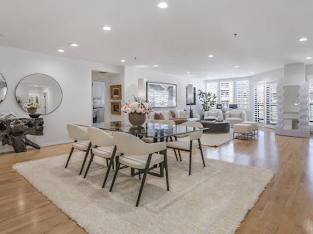 Apartment for sale in Canoga Park, California