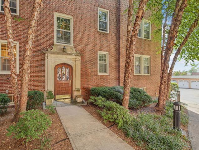 Apartment for sale in Summit, New Jersey