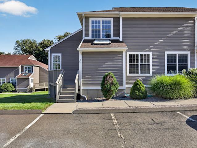 Apartment for sale in Branford, Connecticut