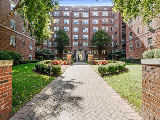 Apartment for sale in Queens, Arverne