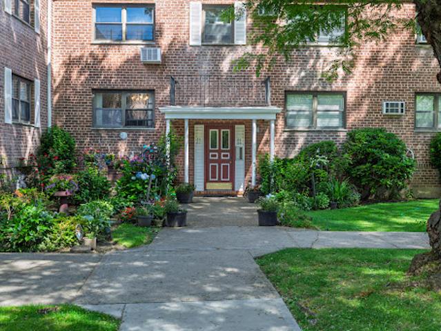 Apartment for sale in Queens, Arverne