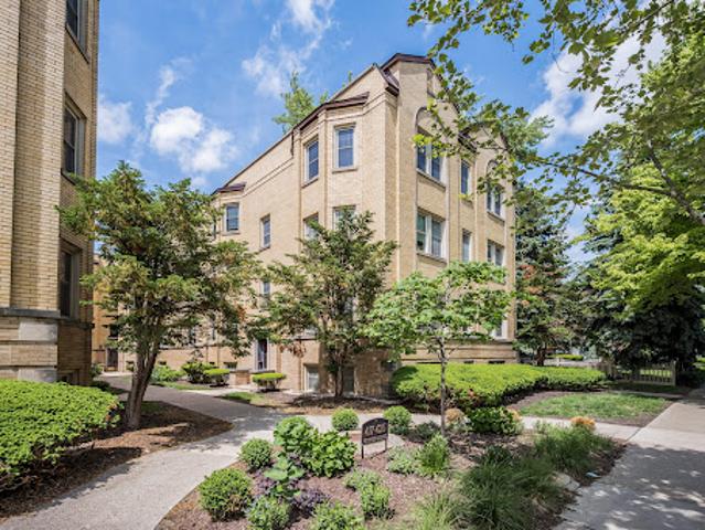 Apartment for sale in Oak Park, Illinois
